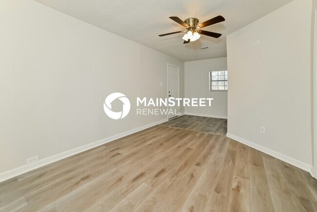 Building Photo - 3 Bedroom Pet-Friendly Home in KNOXVILLE, TN with Main Street Renewal