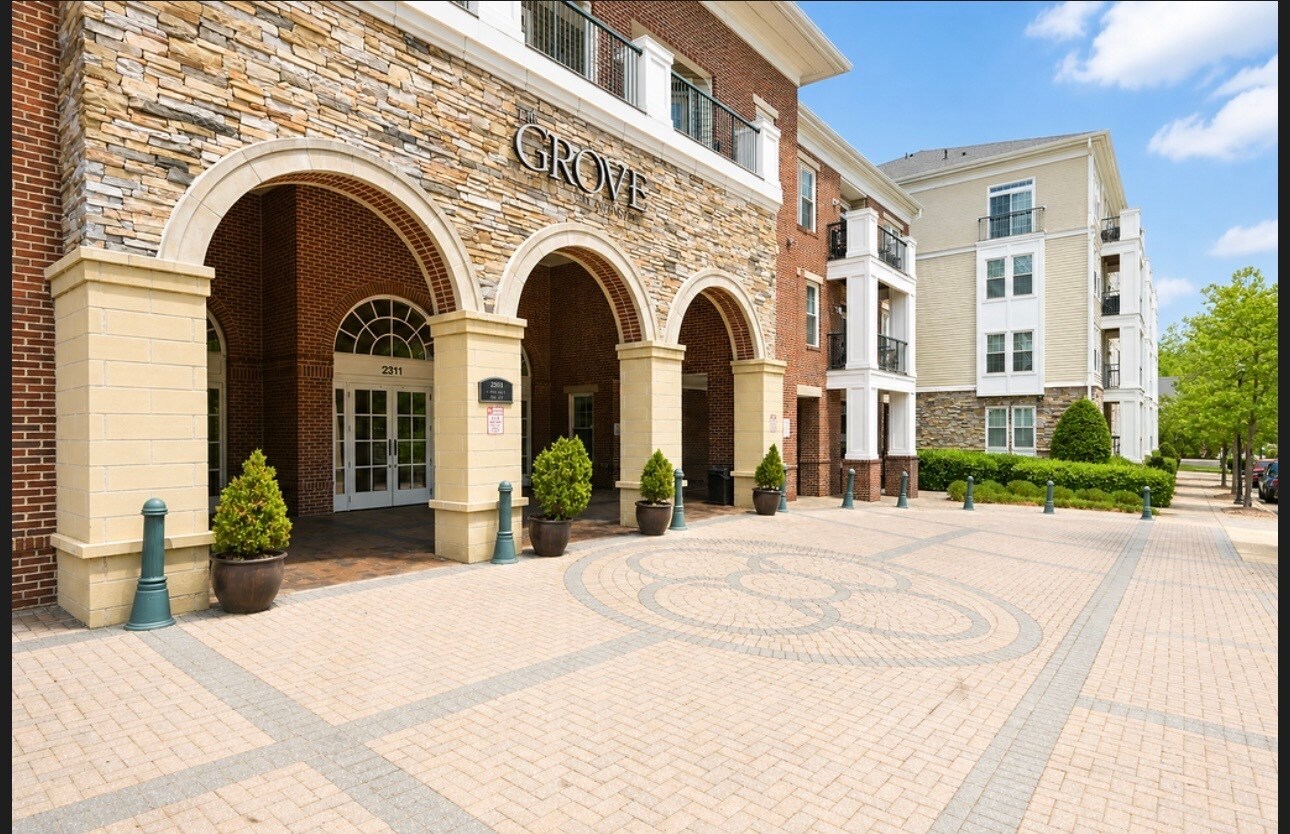 Building Photo - 2465 Army Navy Dr
