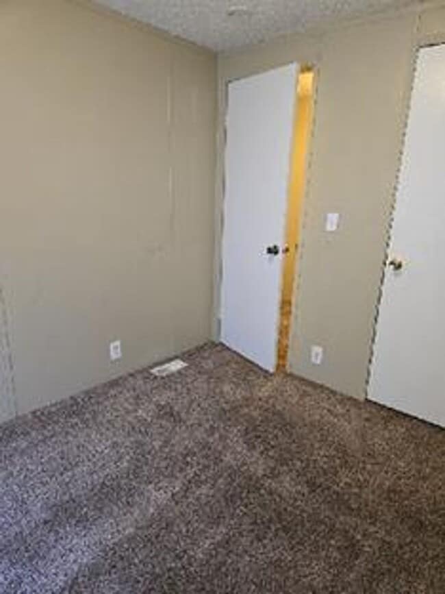 Building Photo - STUDENTS WELCOME! Old Town Fort Collins 3 Bed 2 Bath Mobile Home - Great Location