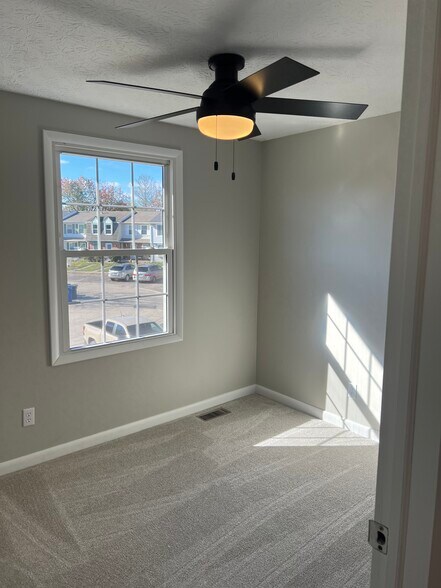 Building Photo - 2002 Lynn Gay Cir