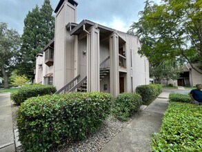 Building Photo - 2BR|2BA|994SF| - Ground Floor Condo, Nice ...