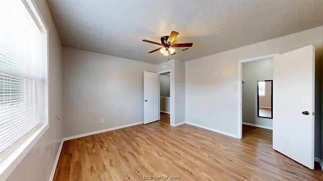 Building Photo - 1327 Airline Dr