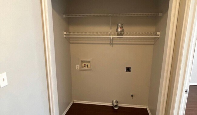 Building Photo - Remodeled 4 bedroom, 2 bath - Moore Schools