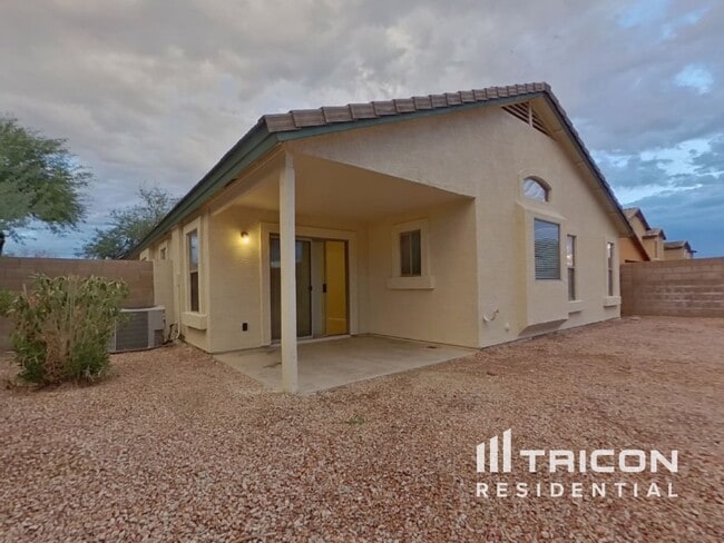 Building Photo - 16085 W Kendall St