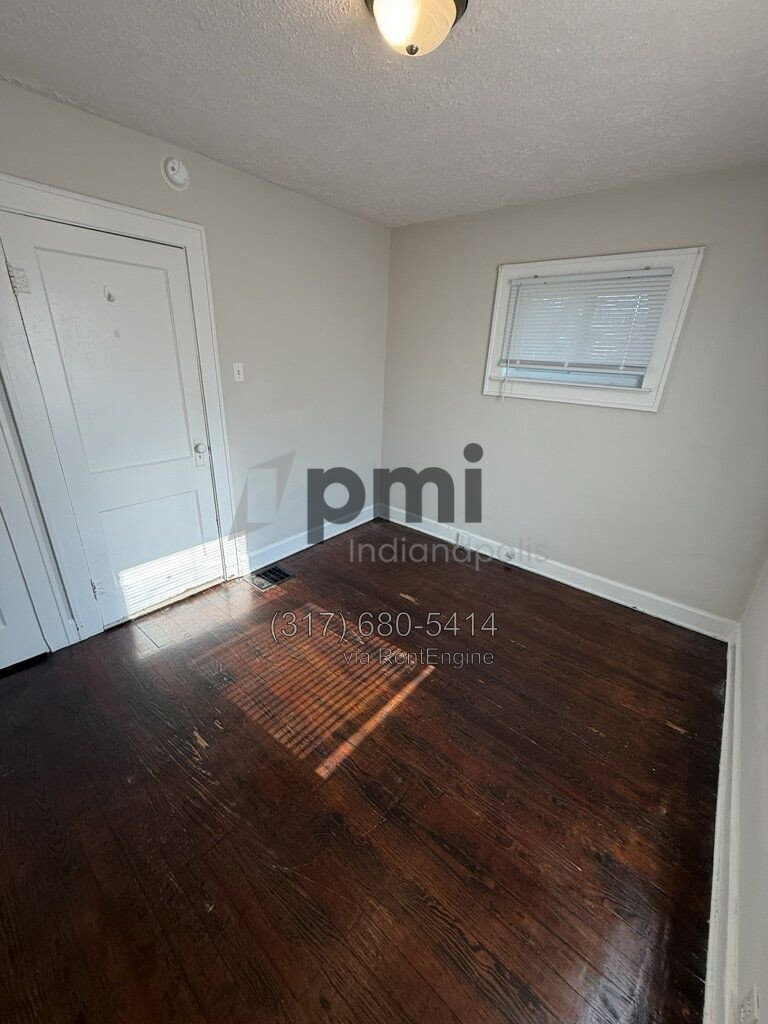 Building Photo - 943 N Drexel Ave
