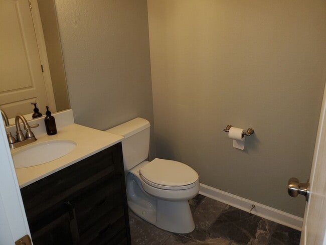 Building Photo - 3 bd, 2.5 ba Village South condo, great so...