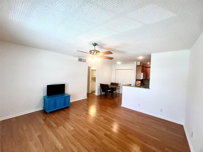 Building Photo - 6600 NE 22nd Way