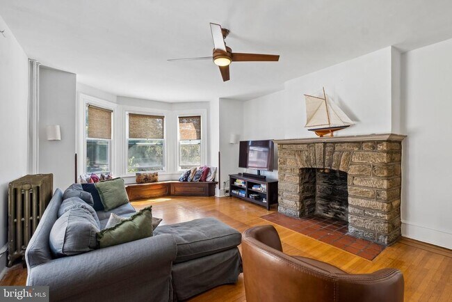 Building Photo - 133 E Gorgas Ln