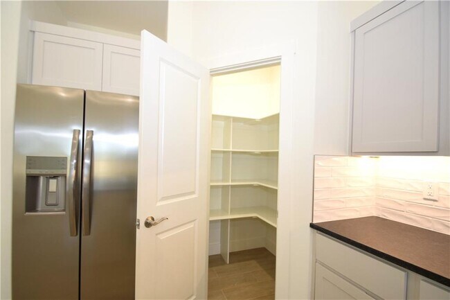 Building Photo - 460 Azurite Rd