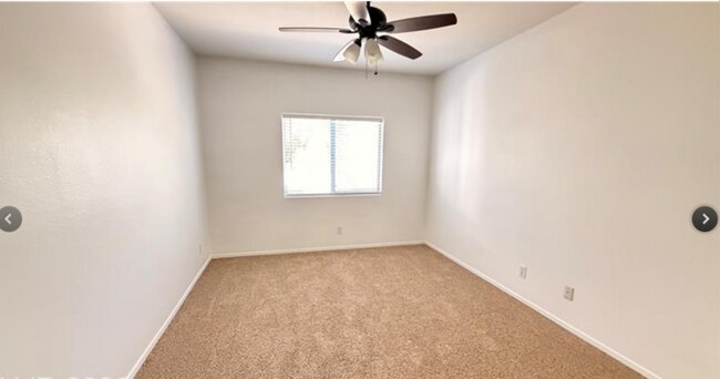 Building Photo - 5655 E Sahara Ave