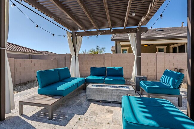 Building Photo - 9935 E Thornbush Ave