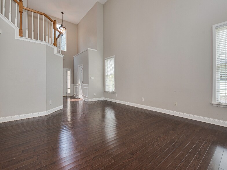 Building Photo - 2124 Sablewood Dr