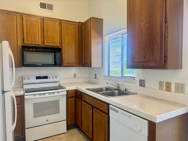 Building Photo - 4576 Hawley Blvd