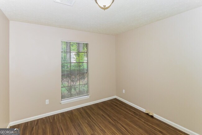 Building Photo - 8912 Saddlewood Dr