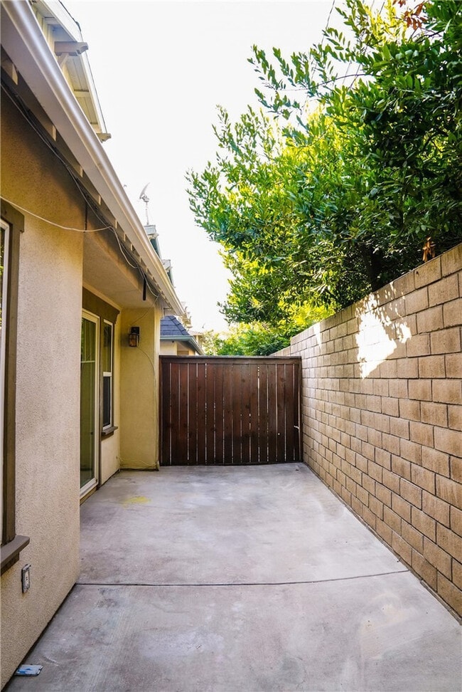 Building Photo - Craftsman-Style 3BR Home with Garage & Private Patio in North Monrovia