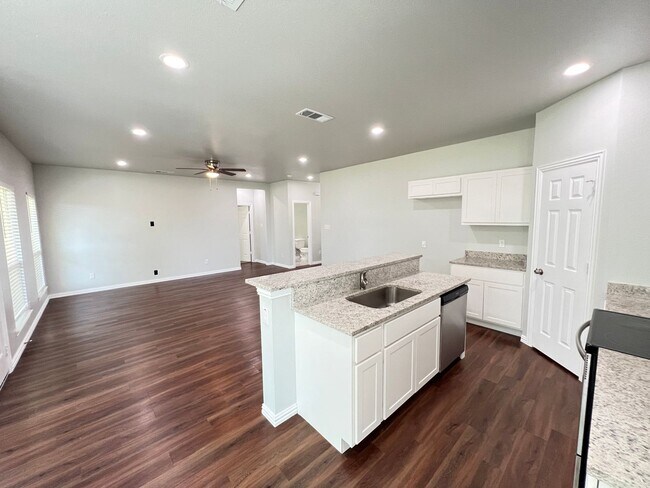 Building Photo - Lovely home for rent in Ennis, TX!