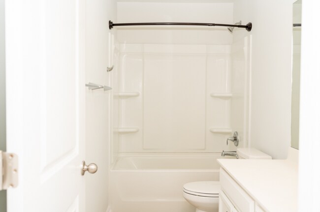 Building Photo - 216 Chaste Tree Cir