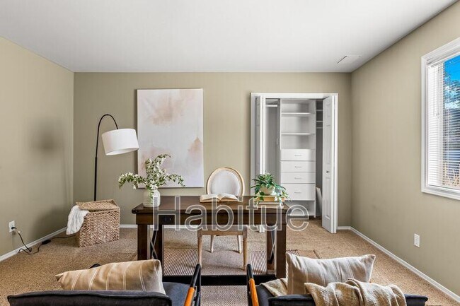 Building Photo - 2160 Dora Ln