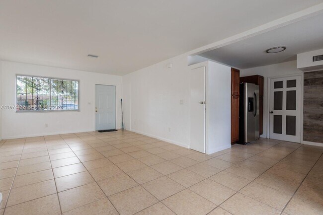 Building Photo - 1301 NE 153rd St