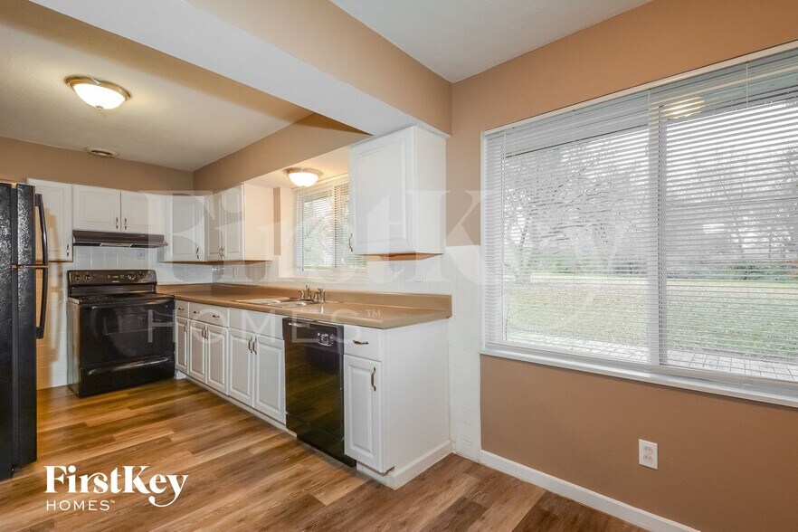 Building Photo - 10220 Capitol Dr