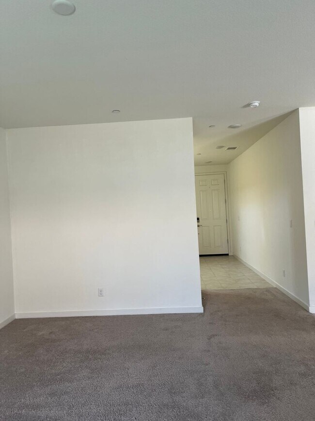 Building Photo - 1095 Wake Forest Ct