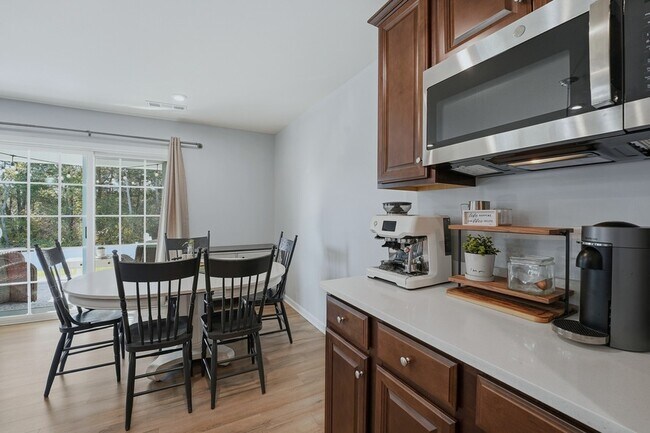 Building Photo - 838 Dean Dr