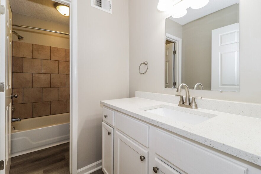 Building Photo - 8631 Debbie Kay Ln