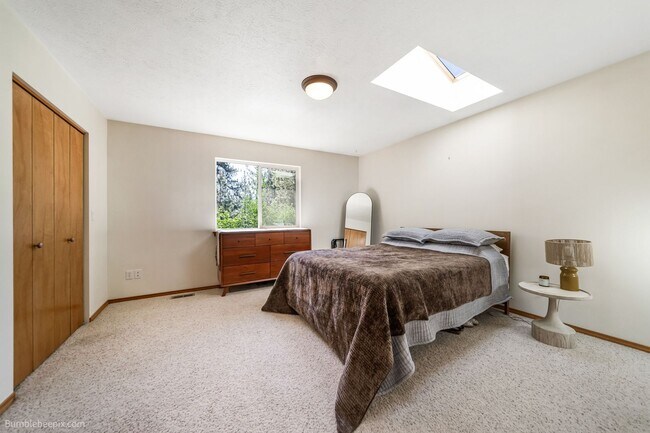Building Photo - For Rent: Beautiful 3 Bed, 3 Bath Home in Desirable Eagle Ridge
