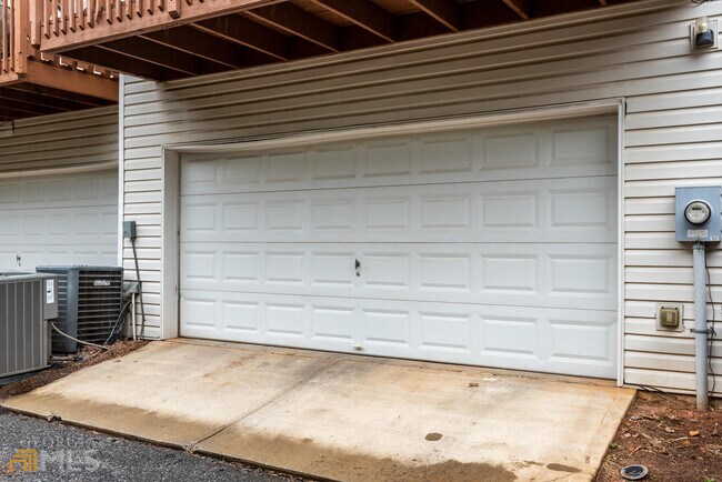 Building Photo - 246 Village Square Dr