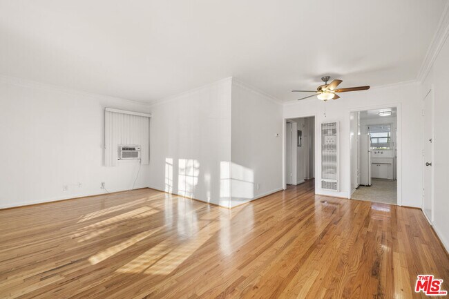 Building Photo - 5324 Vantage Ave