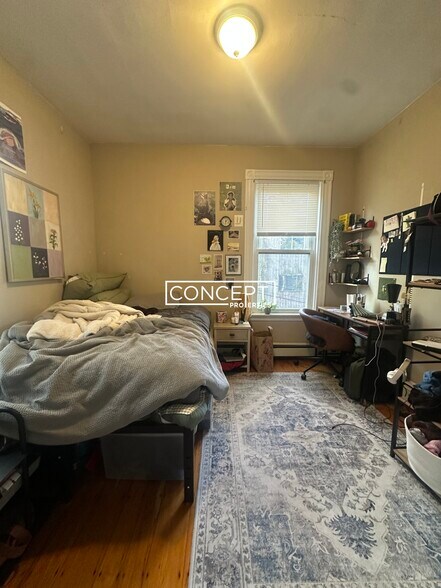 Building Photo - 13 Sachem St