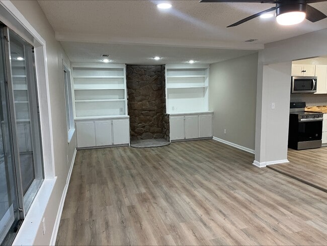 Building Photo - 708 Cottonwood Dr