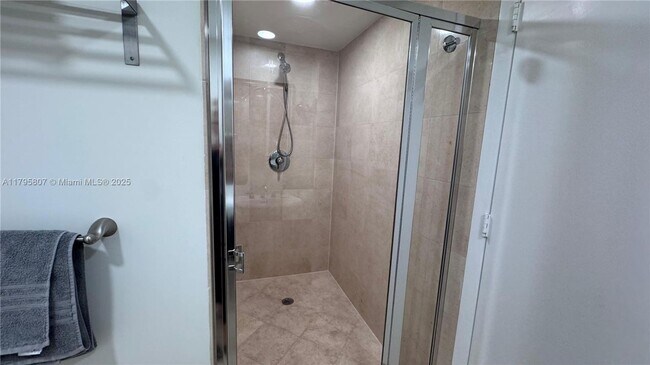 Building Photo - 1830 S Ocean Dr