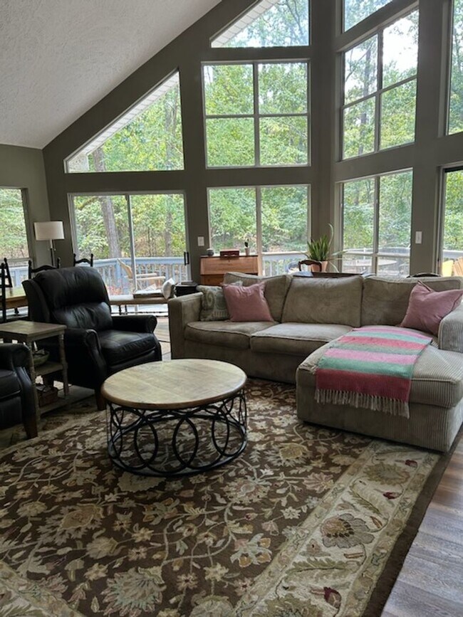 Building Photo - Pine Drive Lake House