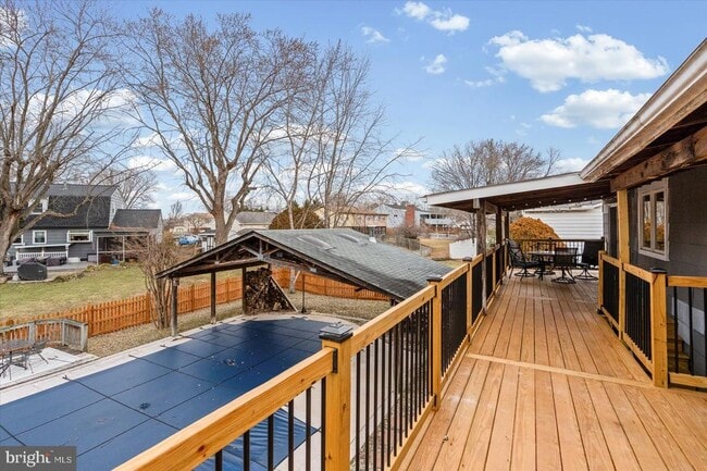 Building Photo - 220 Garnett Rd