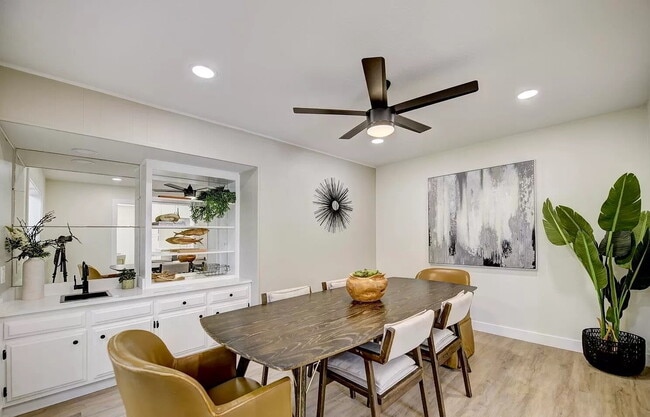Building Photo - "Charming 1-Bed Retreat with Hardwood Floo...