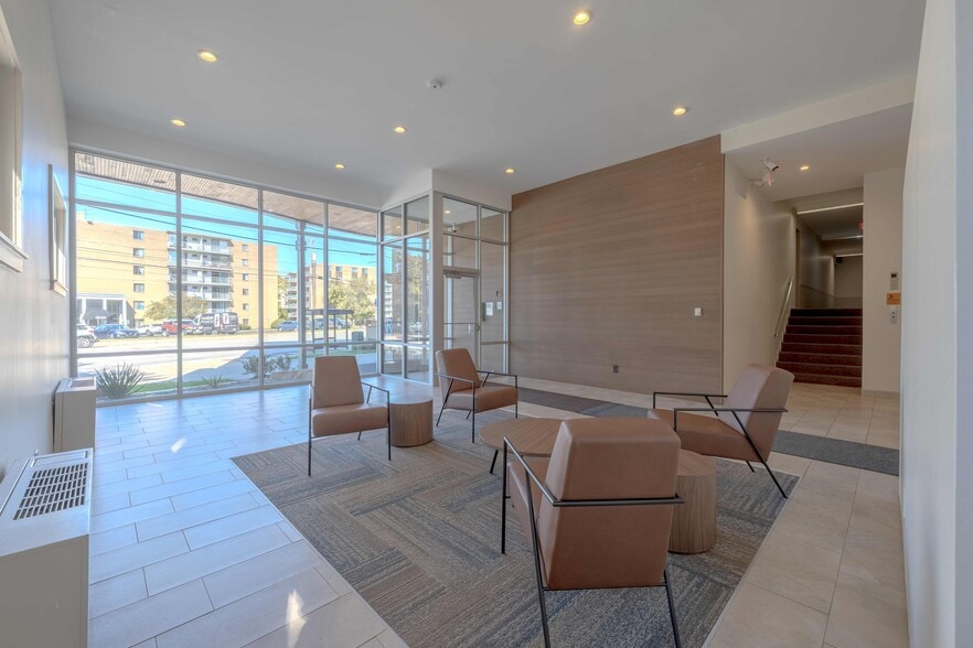 Park Tower Lobby - AIY Lakewood Area Apartments