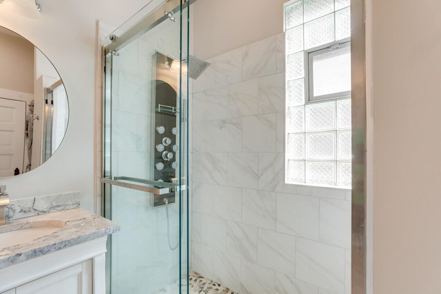 Building Photo - 113 S Mason Ave