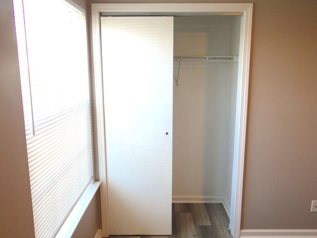 Building Photo - Long term ground floor rental- Rent Special- 1st month half price