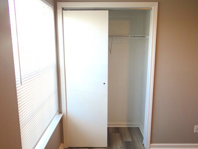 Building Photo - Long term ground floor rental