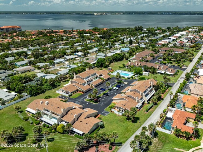 Building Photo - 105 La Costa St