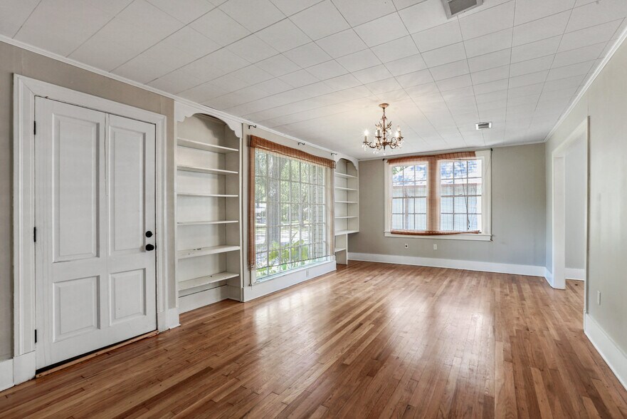 Building Photo - 1615 Marshall Dr