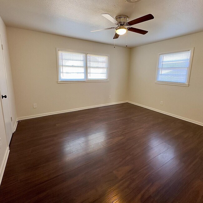 Building Photo - 5411 9th St