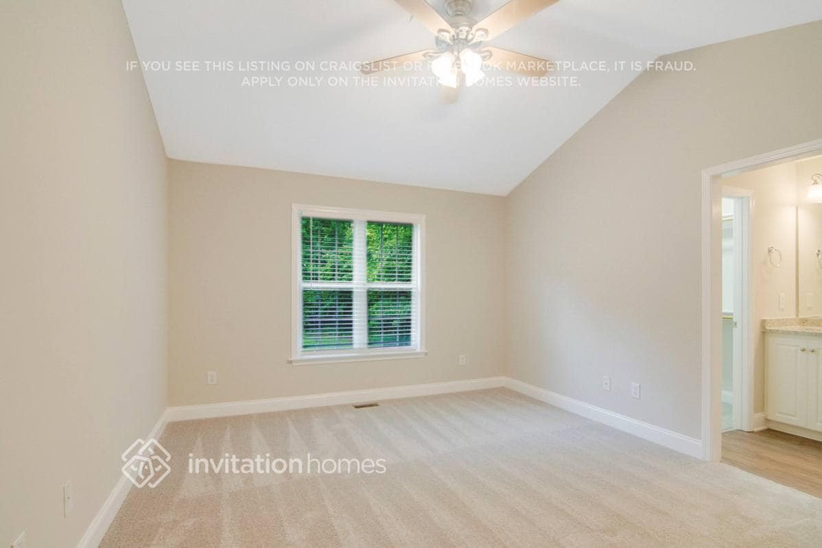 Building Photo - 152 Saleen Dr