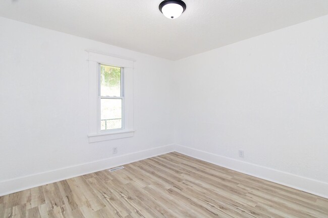 Building Photo - 203 E Vassar St