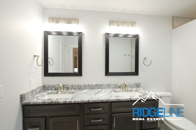 Building Photo - Newer Built Townhome Ready for Lease!