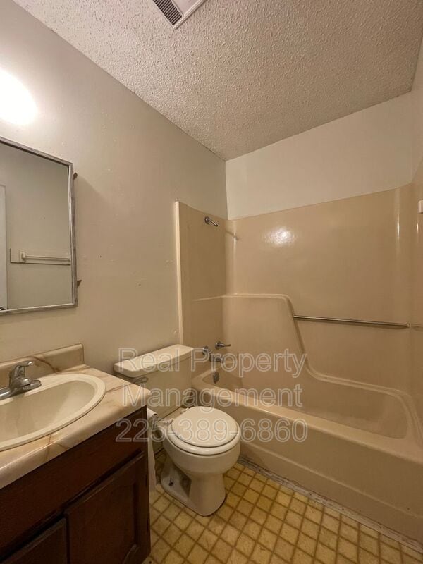 Building Photo - 750 Hospital Rd