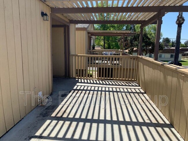 Building Photo - 4008 W Meadow Ave