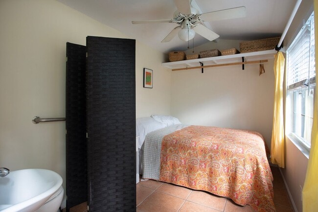 Building Photo - 3 Bedroom 1 bath and 2 half Baths with a g...