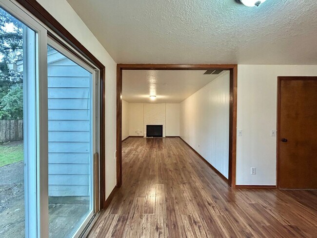 Building Photo - Timeless 5 Bed, 2.5 Bath Home - SW Beaverton